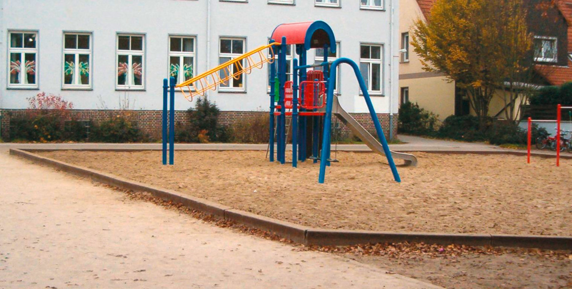 Kunststoffschwellen Kunststoffschwellen_Spielplatz_braunrot.jpg