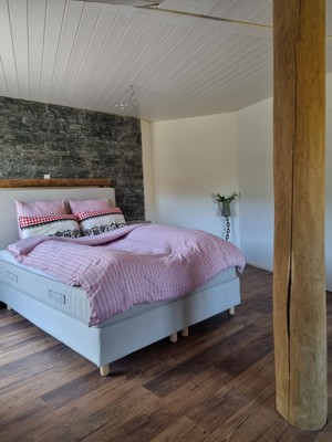 Stuetzbalken_Schlafzimmer1.jpg