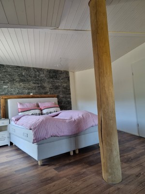 Stuetzbalken_Schlafzimmer_ouklutpgifjb.jpg