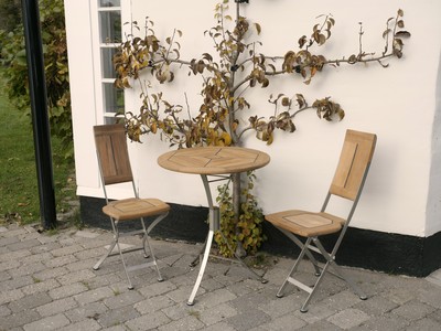 cappuccino_tisch_und_stuehle_a5rn21b8q03m.jpg