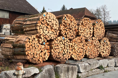 Brennholz_Sterbuende_h74rfvp8ltt8.jpg