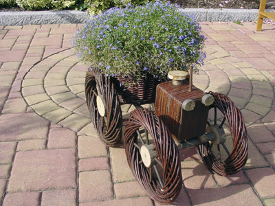 Weidenholz---Trecker-gross.jpg Weidenholz---Trecker-gross.jpg