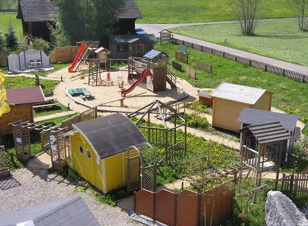 spielplatz1.jpg spielplatz1.jpg