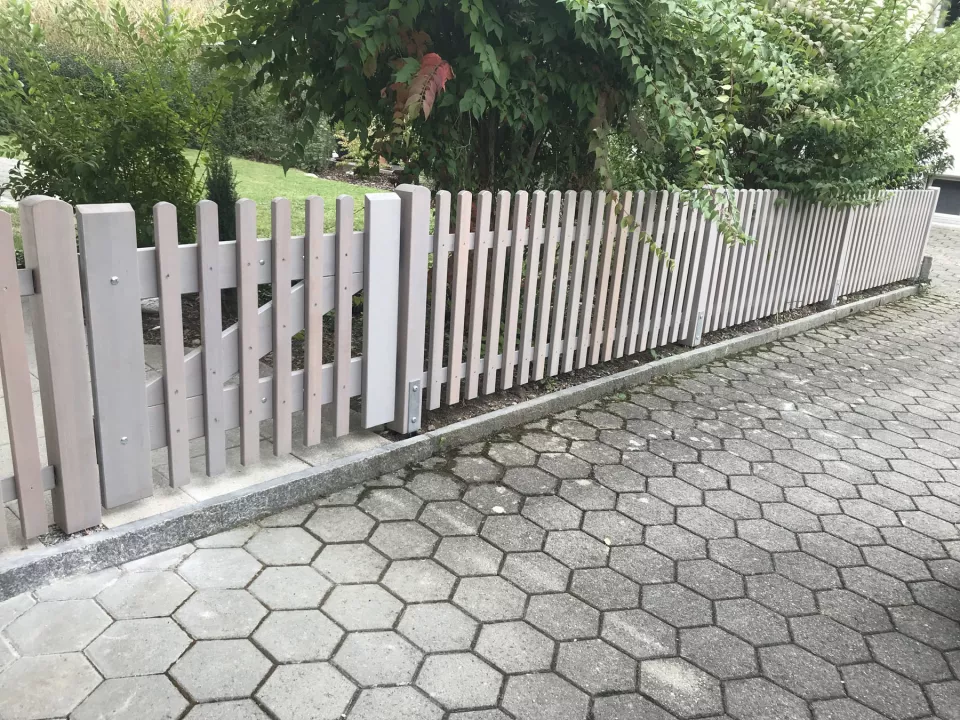 Zaunelement_Fuellung_Paul_silber_lasiert.jpg Zaunelement_Fuellung_Paul_silber_lasiert.jpg