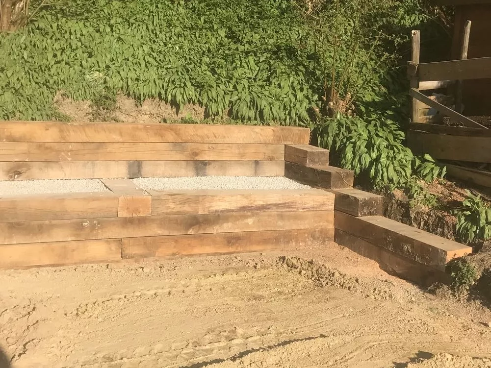 Holzschwellenwand _im_Bau2.jpg Holzschwellenwand _im_Bau2.jpg