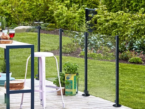 Glaszaun_klarglas_15fj1se17ra02.jpg Glaszaun_klarglas_15fj1se17ra02.jpg