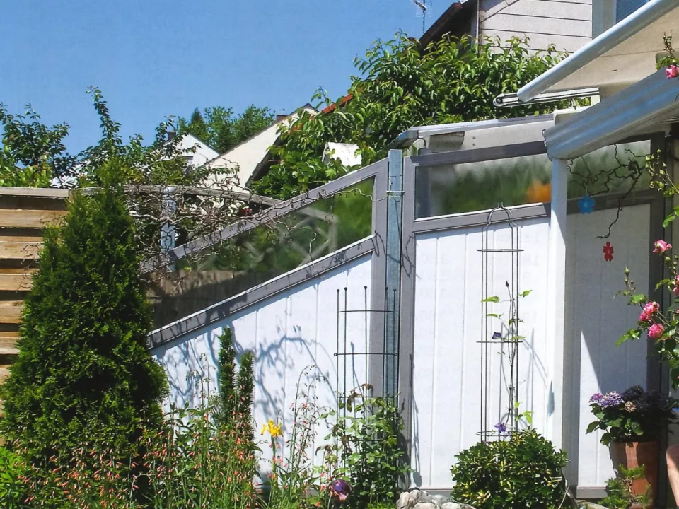 Kunststoffelement_mit_Glaseinsatz.jpg Kunststoffelement_mit_Glaseinsatz.jpg