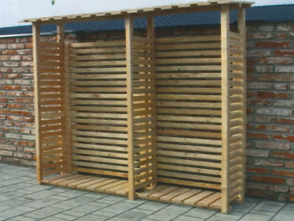 Brennholzunterstand_mit_Zwischenwand.jpg
